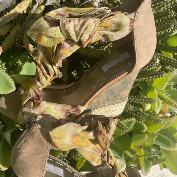 Rachel Roy wedge shoes Size~8M - Picture 4 of 4